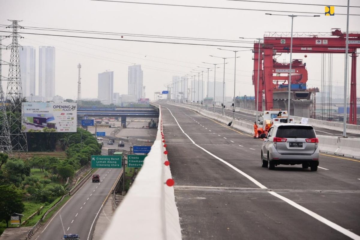 Jalan Tol Layang Jakarta-Cikampek memiliki panjang 36,4 kilometer, dan menjadi jalan tol layang terpanjang se-Indonesia.
