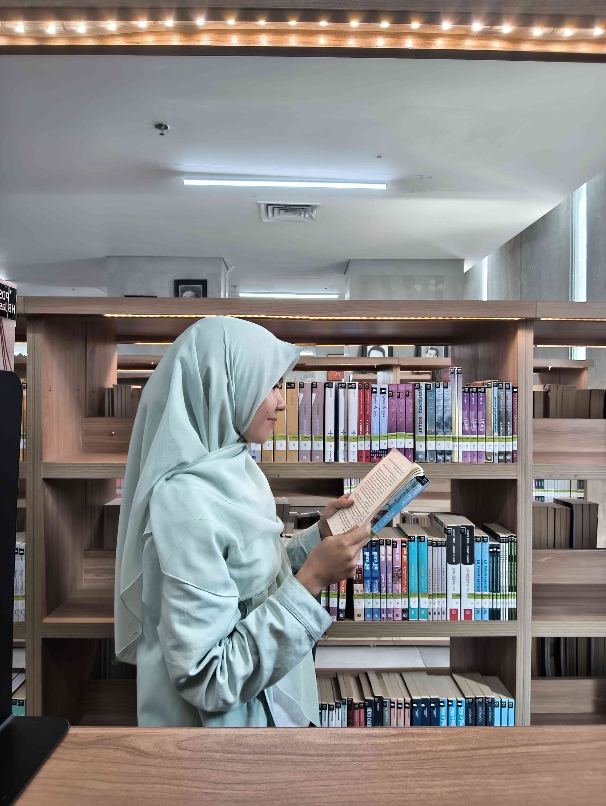 Area koleksi buku sastra di perpustakaan (Dokpri/Latipah Rahman)