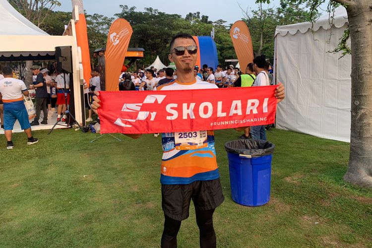 Anggota komunitas Skolari, Anzal, seusai mengikuti Run the City dalam rangkaian acara LPS Monas Half Marathon 2023 di Hutan Kota Plataran, GBK, Senayan, Jakarta, pada Sabtu (1/7/2023).