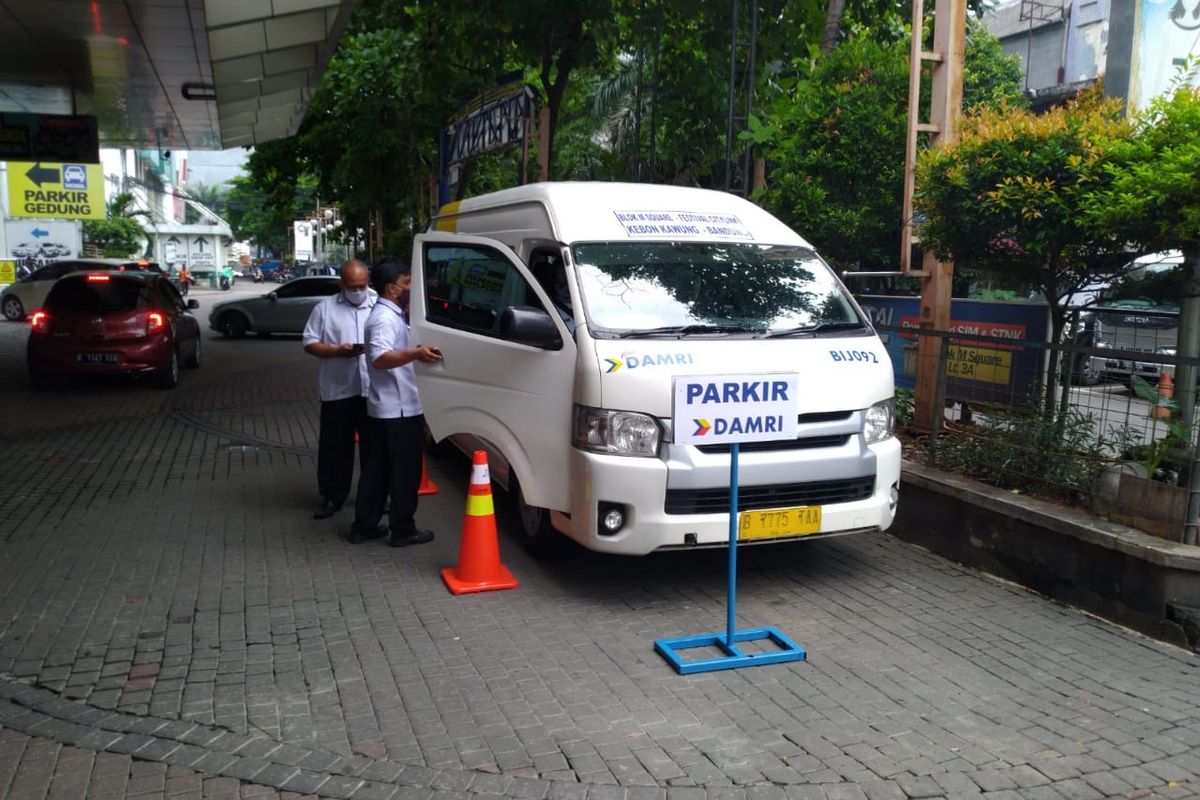 Bus DAMRI yang akan melayani trayek Jakarta - Bandung