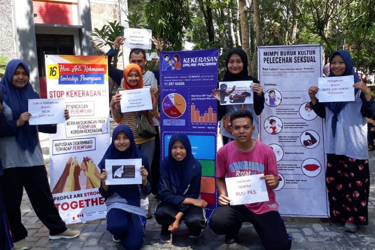 Kampanye untuk mengenalkan warga pada 16 hari Anti kekerasan pada perempuan di Universitas Jember