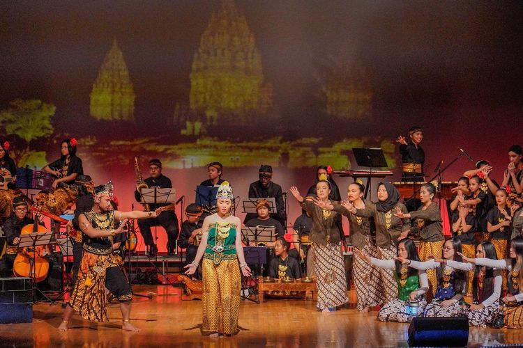 Pergelaran Sendratari tentang kisah Roro Jonggrang bertajuk Tale of a Thousand Temples: The Untold Stories of a Javanese Princess digelar di University of District of Columbia Theater of the Arts, Washington DC, Amerika Serikat, Sabtu (27/4/2019).  