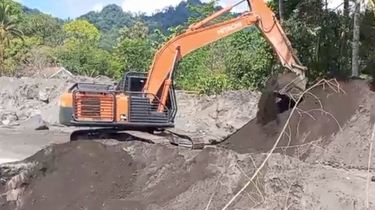 Warga Sumberlangsep Lumajang Iuran Mandiri Perbaiki Tanggul Jebol Akibat Banjir Lahar Semeru