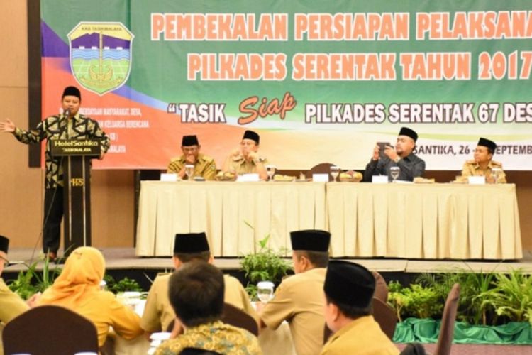 Bupati Tasikmalaya Uu Ruzhanul Ulum membuka pembekalan persiapan pelaksanaan pilkades serentak 2017