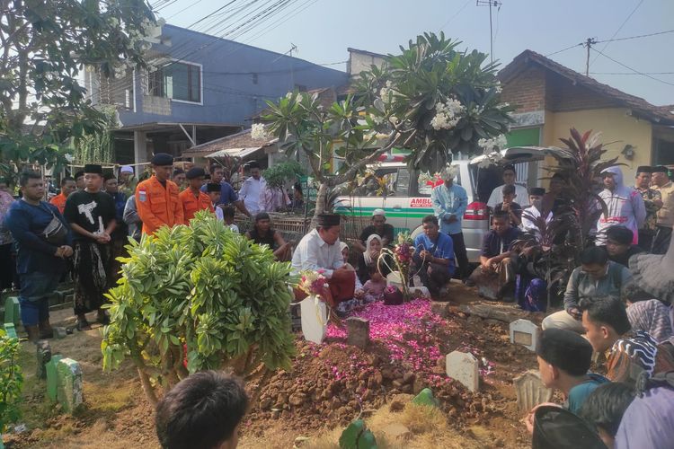 Tragedi KM Virgo, Keluarga di Kudus Masih Menunggu Kabar Sang Kakak setelah Adik Ditemukan Meninggal