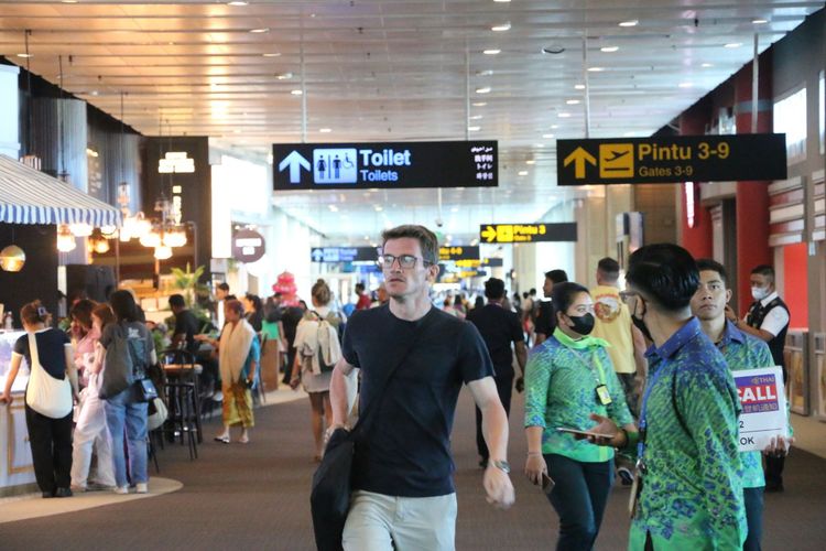 Suasana di bandara kelolaan Angkasa Pura (AP) I selama periode libur panjang Idul Adha 2023. 