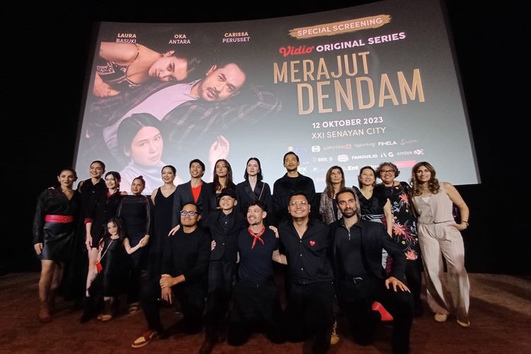 Deretan pemain serial Merajut Dendam dalam jumpa pers di XXI Senayan City, Jakarta Selatan, Kamis (12/10//2023). 