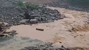 Air Meluap ke Badan Jalan Weh Porak, Akses Bireun-Takengon Lumpuh Lagi