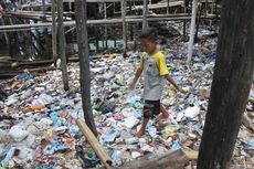 Tekan Penyebaran DBD di Sikka, Bupati Lantik 100 Petugas Sampah