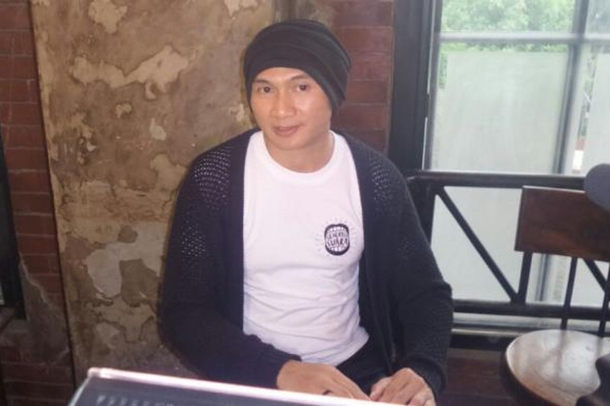 Anji menghadiri acara peluncuran single Generasi Suara di H Gourmet & Vibes, Jalan Gunawarman, Kebayoran Baru, Jakarta Selatan, pada Kamis (2/2/2017). Lagu itu dibuat untuk menyuarakan dukungan terhadap musik Tanah Air.