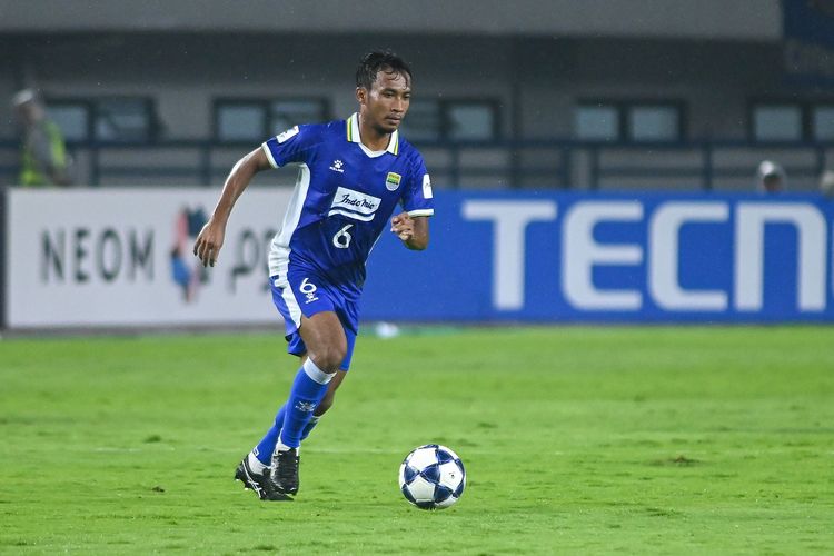 Performa gelandang muda Persib Bandung Robi Darwis tak lepas dari atensi Bojan Hodak, kala tampil dari bangku cadangan saat menghadapi Selangor FC dalam laga lanjutan AFC Champions League Two (ACL 2) 2025-2026, Kamis (23/10/2025) di Gelora Bandung Lautan Api (GBLA). 