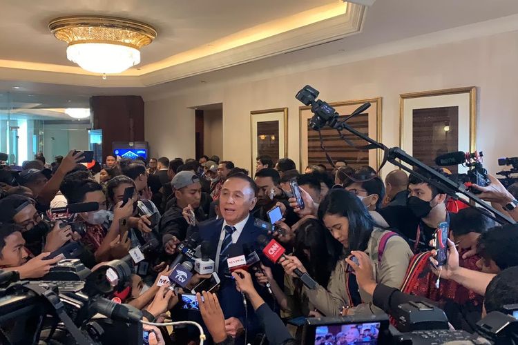 Ketua Umum PSSI, Mochamad Iriawan, sudah tiba di Kongres Luar Biasa (KLB) PSSI.
KLB PSSI diselenggarakan di Hotel Sharing-La, Sudirman, Tanah Abang, Jakarta Pusat, pada Kamis (16/2/2023).