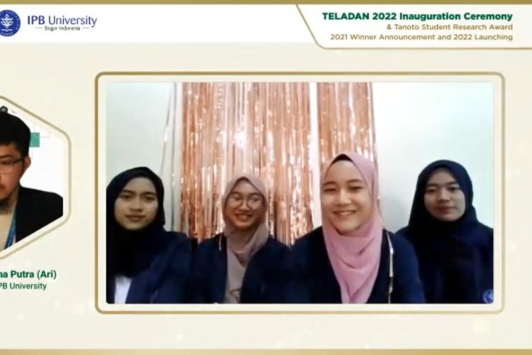 Lu'lu' Firdausi Haqiqi, Garnieta Febrianty Utami, Setia Wahyuningtyas, Sahaya Aulia Azzahra, dan Siti Syifa Setia Ningrum, mahasiswa IPB pemenang TSRA 2021 kategori Social Empowerment.