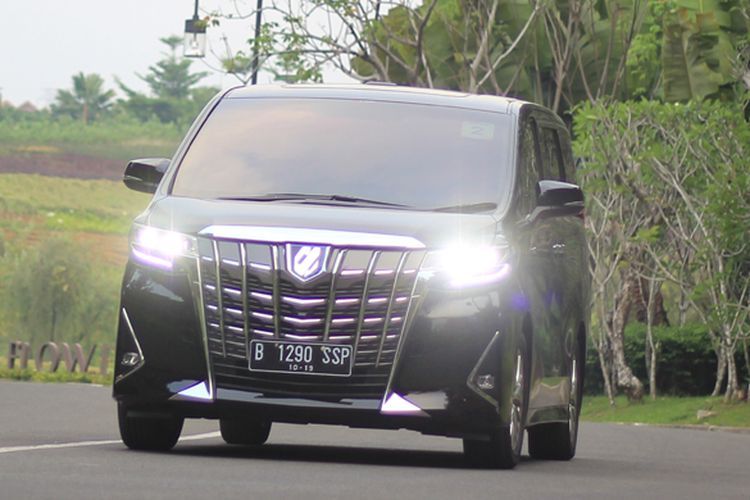 Toyota Alphard hybrid 