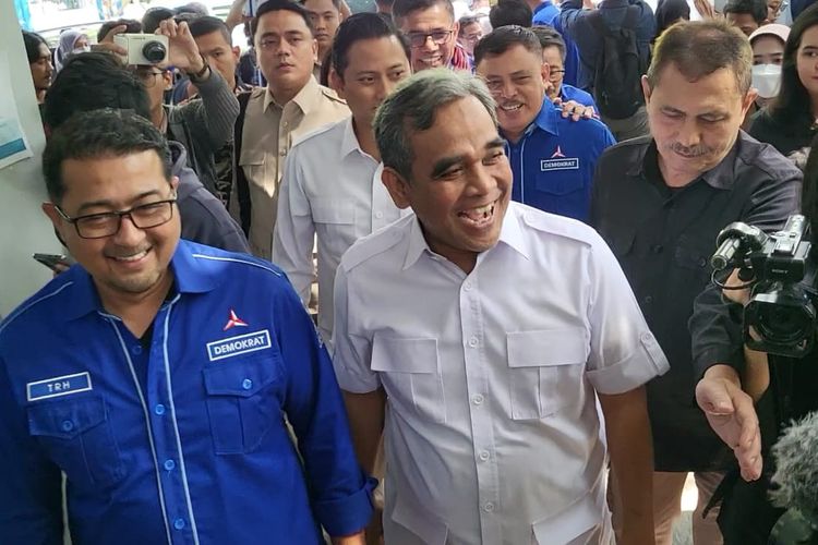 Sekjen Partai Demokrat Teuku Riefky Harsya bersama Sekjen Partai Gerindra Ahmad Muzani di kantor DPP Partai Demokrat, Jalan Proklamasi, Menteng, Jakarta, Kamis (20/7/2023). 