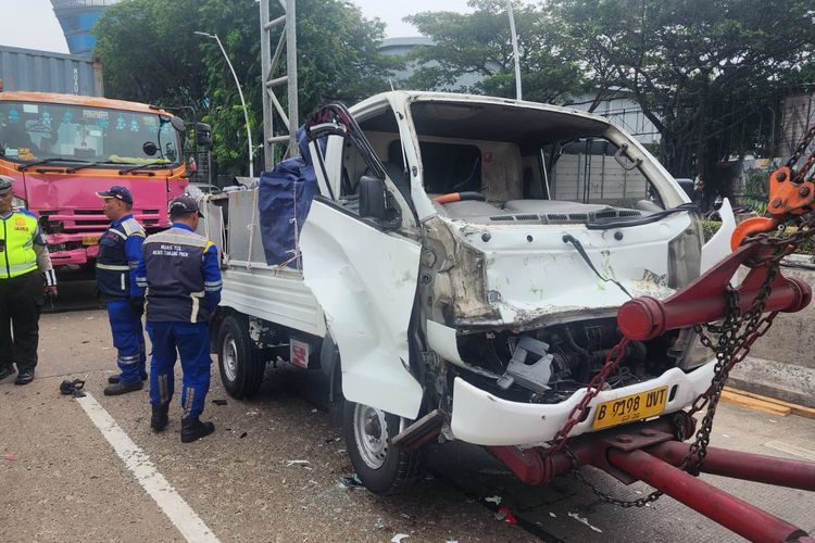 Tabrakan Beruntun 4 Kendaraan di Gerbang Tol Kebon Bawang Jakut, 1 Sopir Luka-luka