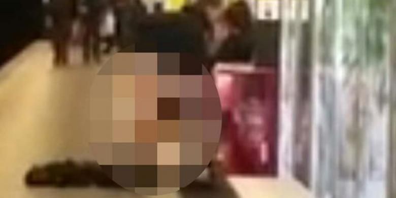 Sepasang Kekasih Bersetubuh Di Kursi Stasiun Disaksikan Banyak Mata