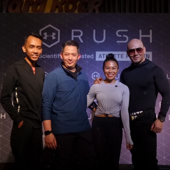 Product Trainer Under Armour Southeast Asia Syukri Azman, Brand Manager Under Armour Indonesia Agham Rinaldi, UA athlete Adinda Sukardi, dan Brand Ambassador UA Deddy Corbuzier pada peluncuran UA Rush & Recovery di kawasan SCBD, Jakarta Selatan, Kamis (27/6/2019).