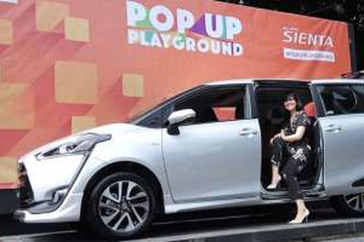 Agatha Suci, wanita modern banyak beraktivitas butuh kendaraan seperti Toyota Sienta