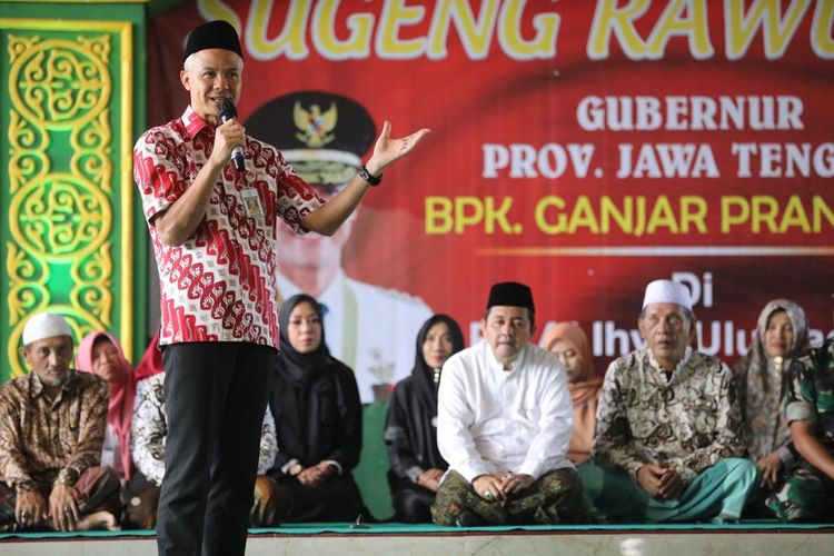 Gubernur Jawa Tengah Ganjar Pranowo saat sowan di Ponpes  Al Ihya' Ulumaddin Kabupaten Cilacap, Jumat (11/8/2023).