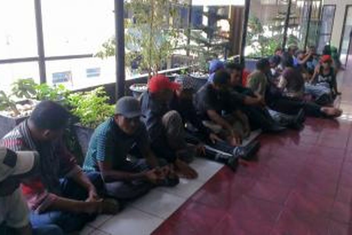 Sebanyak 23 preman bayaran dibekuk oleh tim kepolisian Polres Jakarta Pusat. 