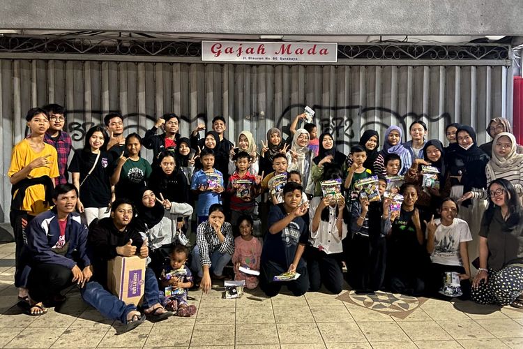 ANAK JALANAN: Kegiatan Jumat Sehat Save Street Child Surabaya (SSCS) yang menjadi kegiatan Mingguan, pada Jumat (31/1/2025) malam.