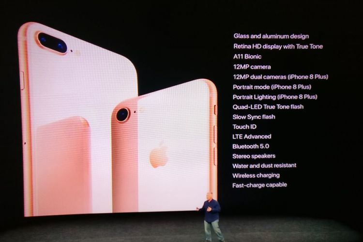Apple meluncurkan iPhone 8 dan iPhone 8 Plus dalam sebuah acara di Steve Jobs Theatre pada Rabu (12/9/2017), San Francisco, AS.