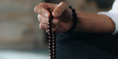 Dzikir Pagi dan Petang Lengkap Bacaan Arab, Latin, dan Terjemahnya, serta Keutamaan Mengamalkannya