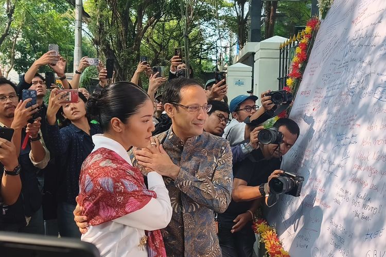 Mata Nadiem Berkaca-kaca Saat Terima Dukungan Pengendara Ojol...