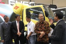 Fuso Donasikan Delapan Unit Colt Diesel ke SMK