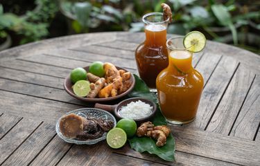 Ilustrasi jamu beras kendur dan kunir asam.