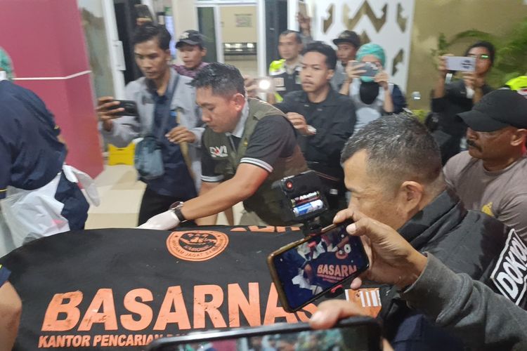 Jenazah pendaki asal Brasil tiba di RS Bhayangkara Mataram.