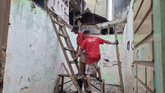 Enggan Terus di Pengungsian, Korban Kebakaran Tambora Jakbar Pilih Kembali ke Rumah yang Hangus