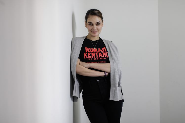 Luna Maya Jaga Hubungan Baik dengan Mantan, Kecuali Satu, Siapa?