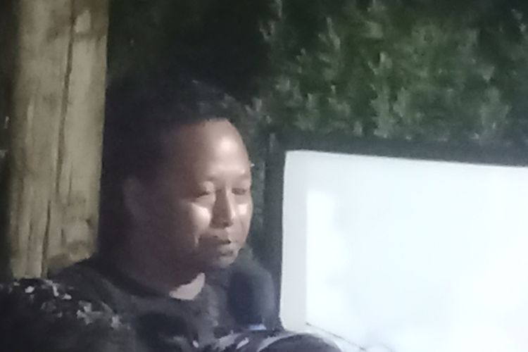 Ipda Wayan saat menceritakan peristiwa pencurian kendaraan motor yang dilakukan oleh pelaku Emat. 