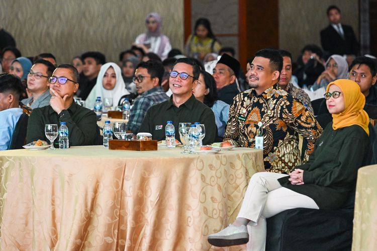 Gubernur Sumut Bobby Nasution menghadiri Medan Sharia Investor City yang diselenggarakan oleh IDX Bursa Efek Indonesia di Grand Ballroom Hotel JW Marriot, Jalan Putri Hijau, Medan, Jum'at (21/11/2025). (Foto : Dinas Komunikasi dan Informatika Provinsi Sumut / Imam Syahputr