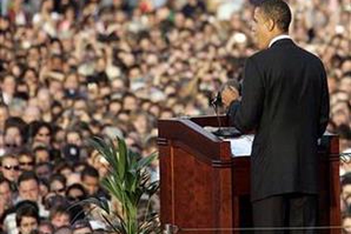 Senator Barack Obama bicara di hadapan sekitar 200.000 lebih warga Tiergaten, Berli, Jerman, Kamis 24 Juli .