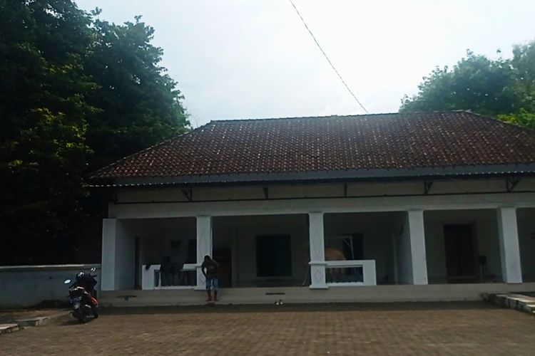 Masjid Nglengki di kabupaten Magetan dibangun oleh Kyai Rofii yang dipercaya telah berusai lebih dari 250 tahun.