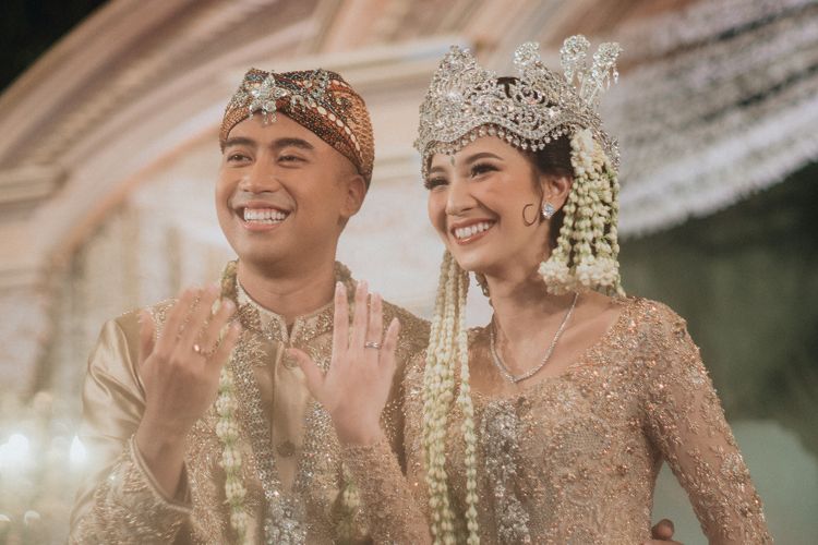 Vidi Aldiano dan Sheila Dara melangsungkan akad nikah pada Sabtu (15/1/2022).