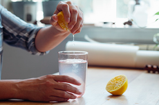 Benarkah Minum Air Lemon di Pagi Hari Bisa Turunkan Berat Badan?