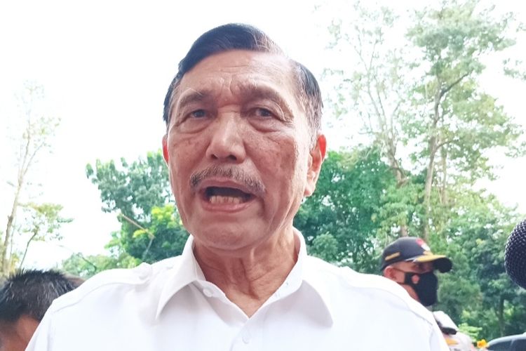 Menko Marves Luhut Binsar Pandjaitan menginginkan industro solar panel atau panel surya dikembangkan di dalam negeri, juga baterai kendaraan listrik. 