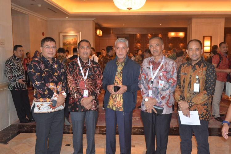 Sekretaris Daerah Kabupaten Siak T.S. Hamzah berfoto bersama jajarannya saat menghadiri Musrenbangnas RKP Tahun 2020, di Hotel Shangrila Jakarta, Kamis pagi (9/5/2019).