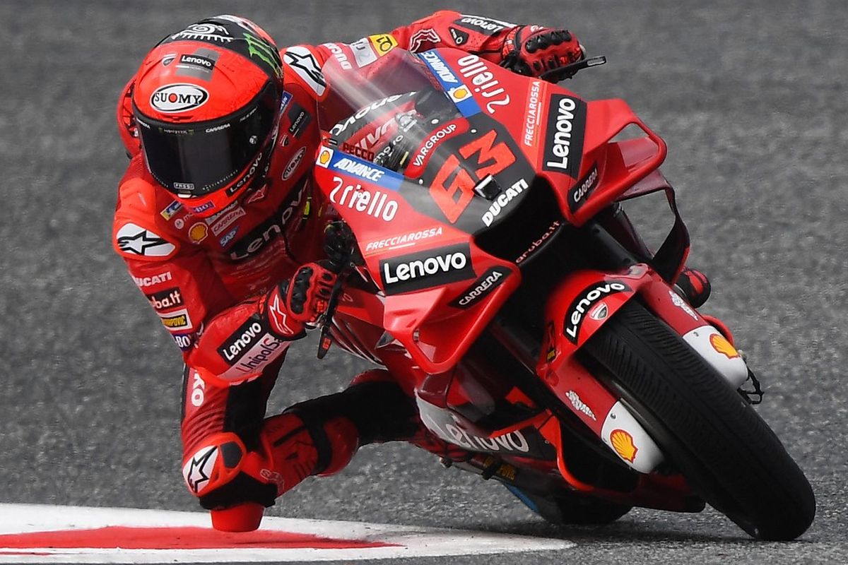 Francesco Bagnaia saat berlaga pada MotoGP Austria 2022. Francesco Bagnaia tampil sebagai juara MotoGP Austria yang digelar di Sirkuit Red Bull Ring, Spielberg, pada Minggu (21/8/2022). (Photo by VLADIMIR SIMICEK / AFP)