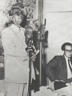 Tunku Abdul Rahman mengajukan proposal tentang pembentukan Malaysia untuk pertama kalinya, selama pidatonya di Hotel Adelphi di Singapura pada 27 Mei 196. (Says)
