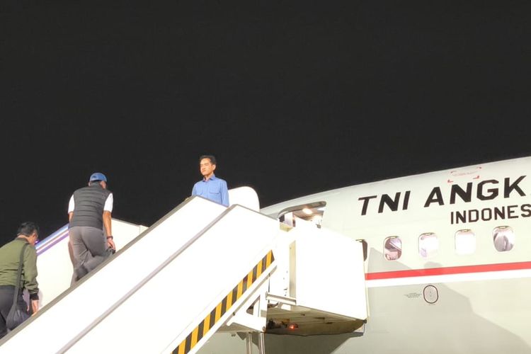 Wapres Gibran Rakabuming berangkat mengunjungi korban bencana banjir SUmatera, 4 Desember 2025. (Rahel Narda Chaterine/Kompas.com)