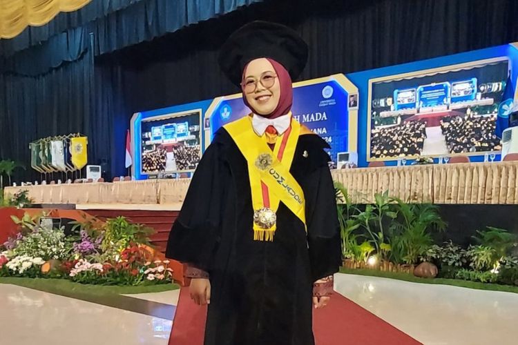 Firdausi Nur Azizah, lulus pascasarjana dengan beasiswa dam dapat IPK 4.
