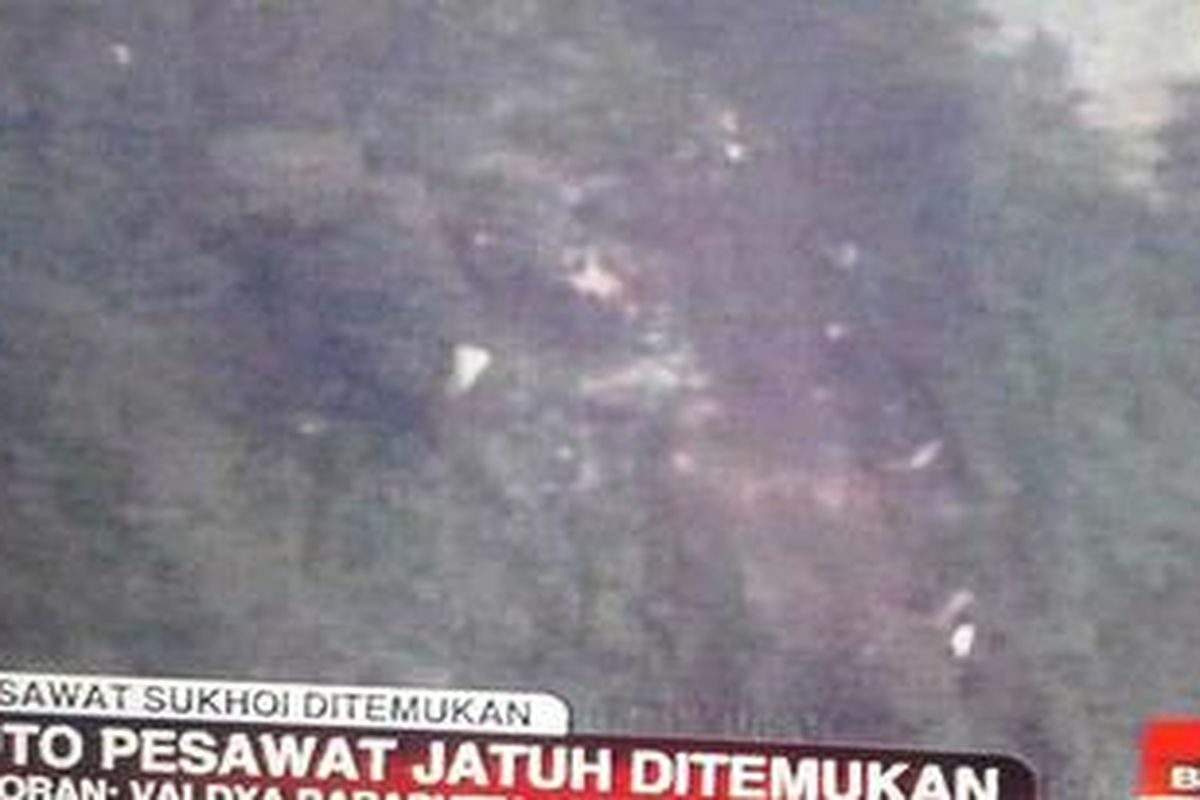 Lereng Gunung Salak, Cidahu, Bogor yang diduga menjadi lokasi jatuhnya pesawat Sukhoi pada Rabu (9/5/2012) kemarin.