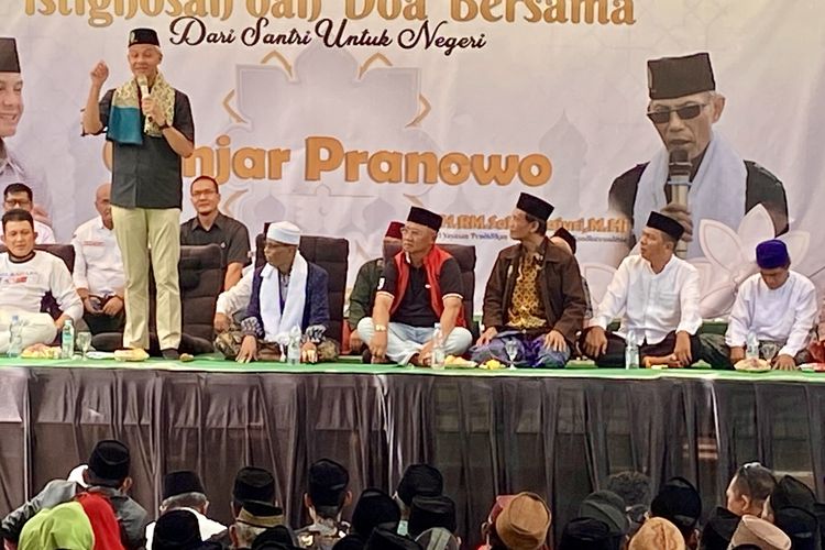 Ganjar Pranowo saat menghadiri istigasah kemenangan di Lampung Selatan, Senin (22/1/2024).