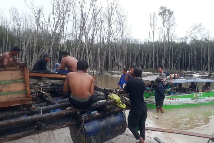 Lokasi tambang timah tanpa izin di kawasan bakau Sungai Berembang, Tempilang, Bangka Barat, saat didatangi petugas, Sabtu (25/11/2023).