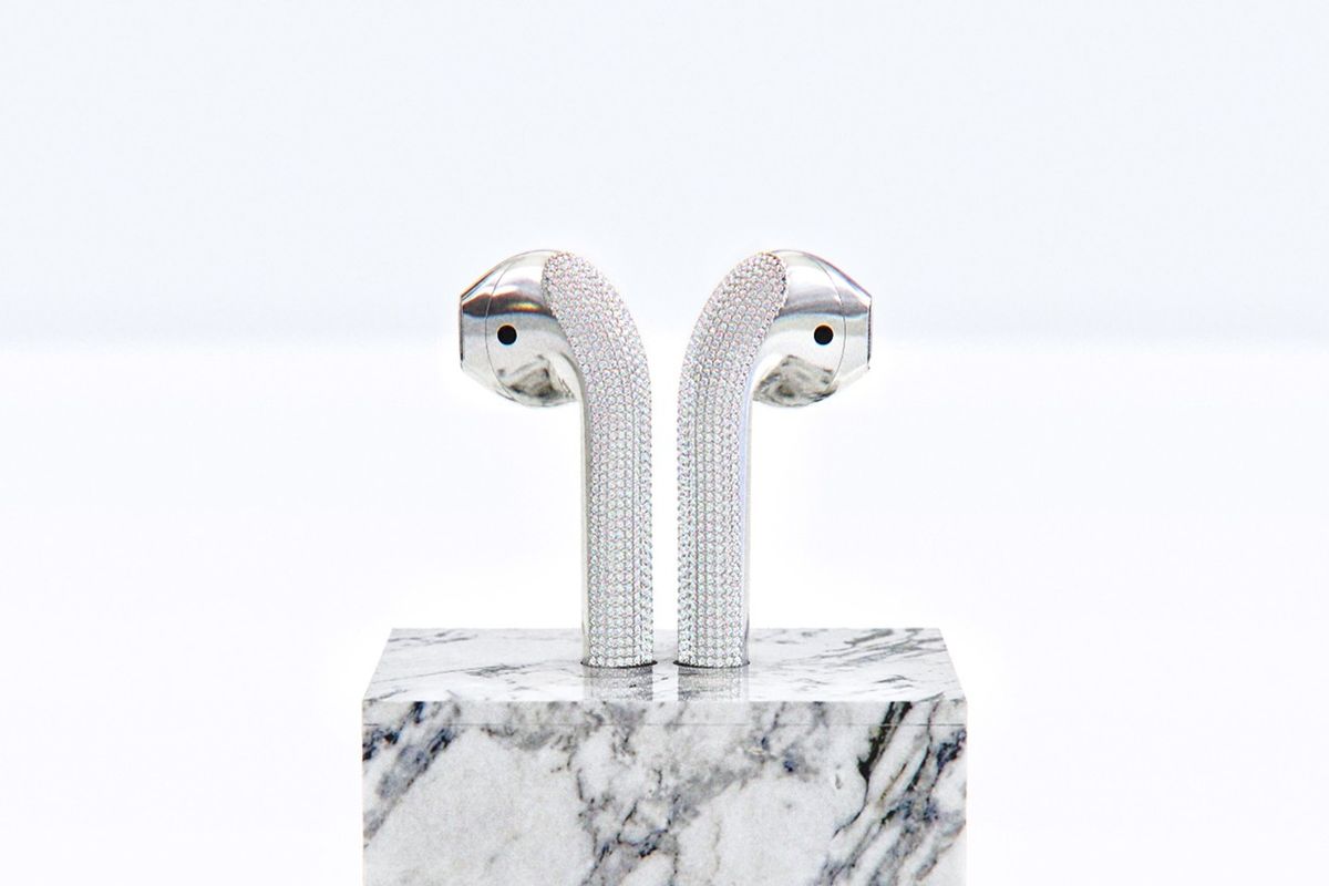 AirPods bertakhta berlian rancangan Ian DeLucca